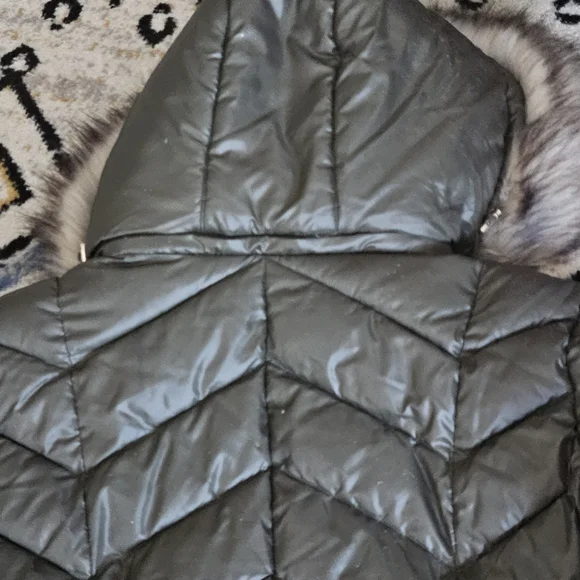 Michael Kors Olive Puffer Jacket with Faux Fur Hood Sz 3X - Picture 5 of 7